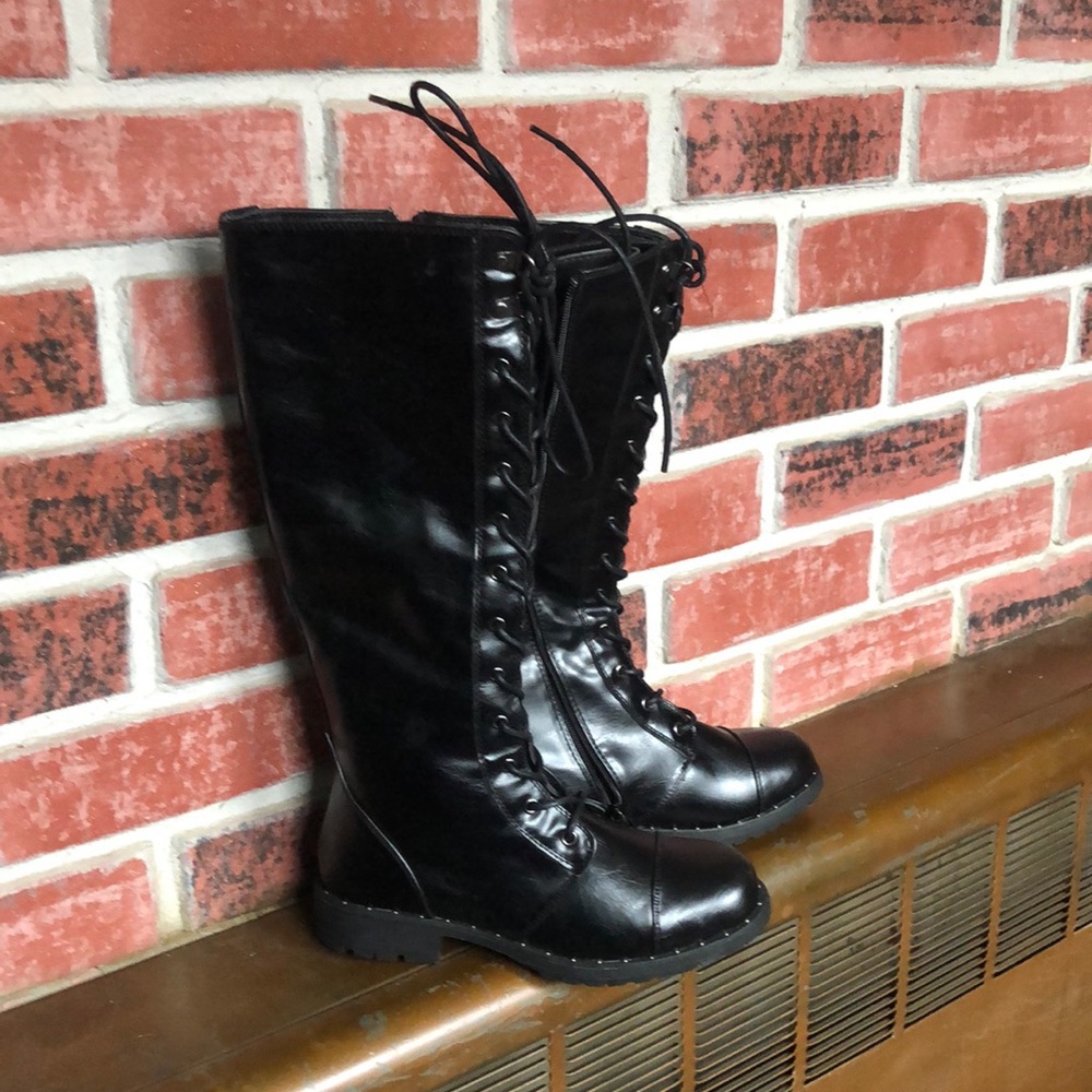 Lace up boot